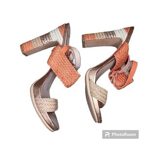 Vince Camuto Adrien Fine Woven Raffia Ocean Coral Leather Heels Sandals Size 9.5